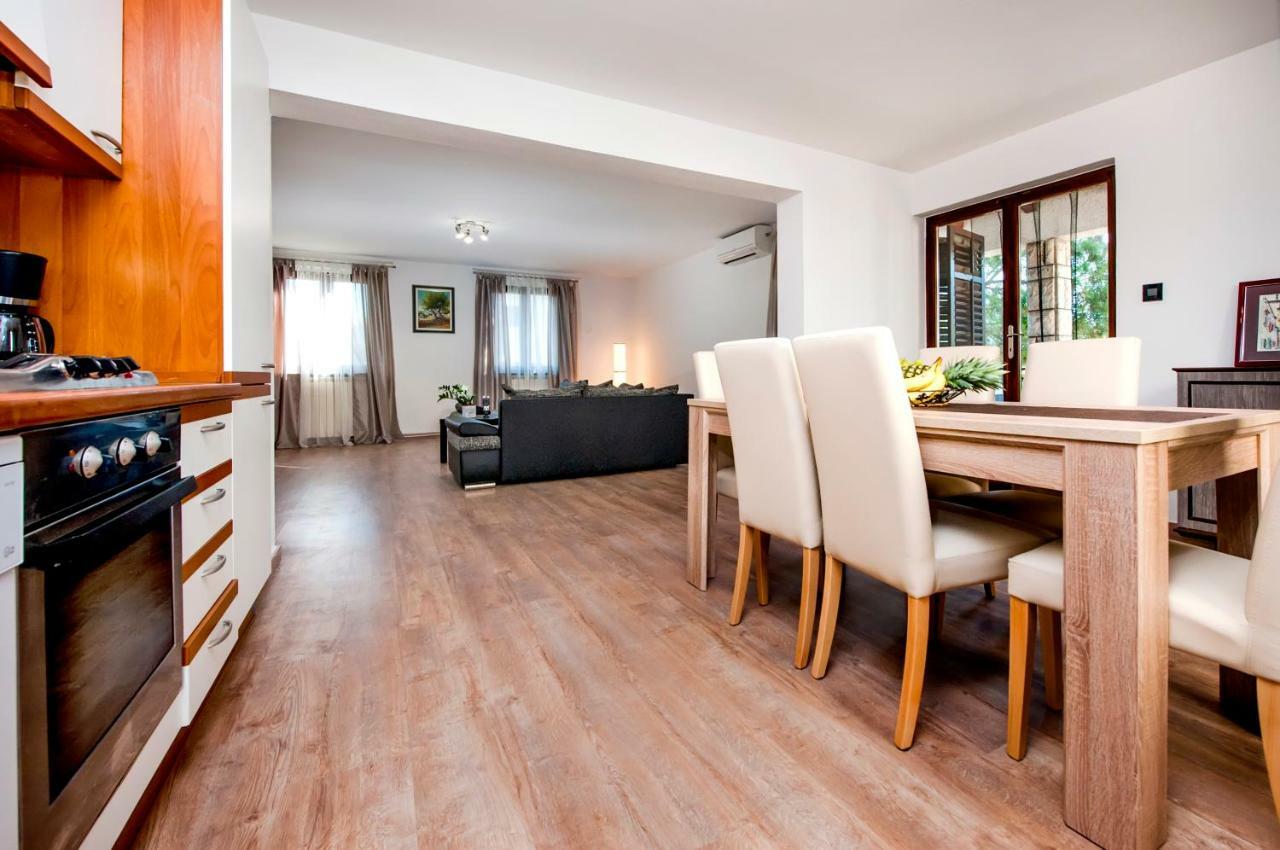 Apartment Nika Rovinj Buitenkant foto