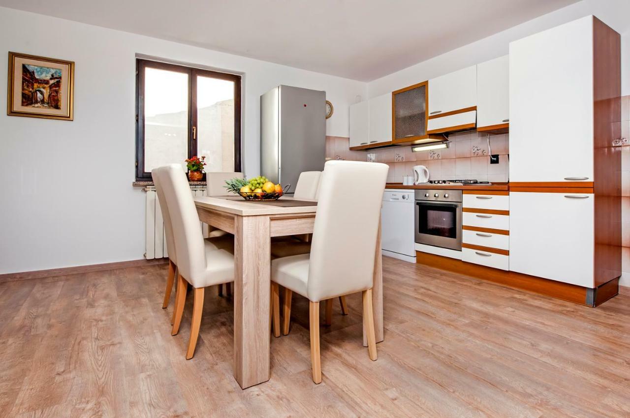 Apartment Nika Rovinj Buitenkant foto
